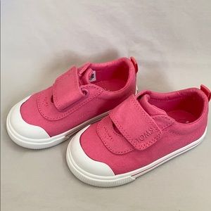 NWOT TOMS size 6 toddler sneaker